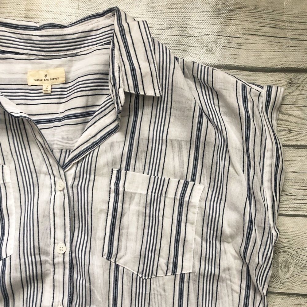 Thread and Supply button down top- medium - Picture 9 of 9